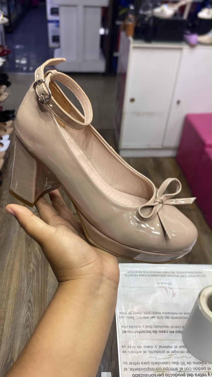 Tacones con plataforma y moño color piel