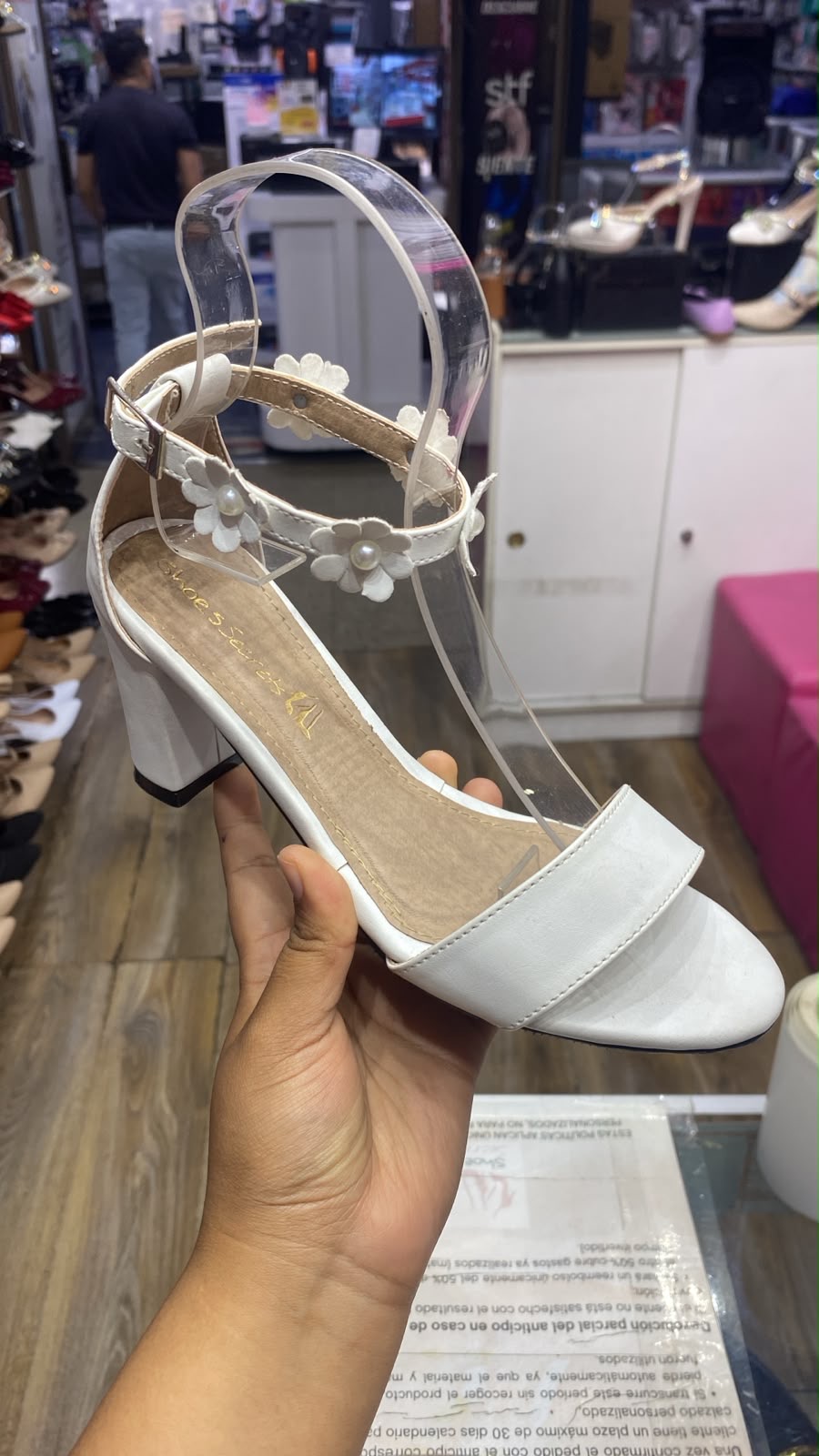 Tacones con detalles florales