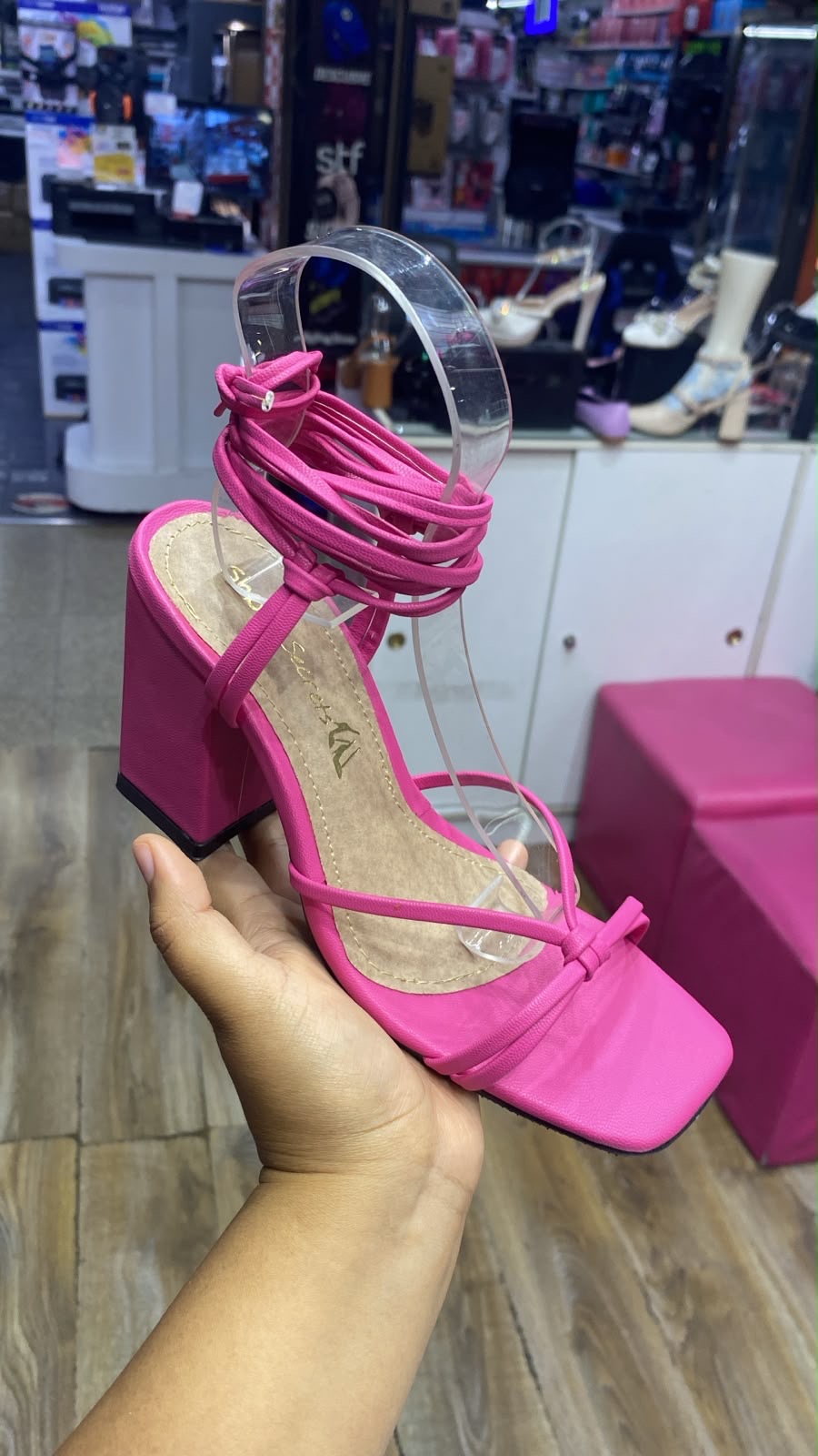 Tacones rosados con pitas